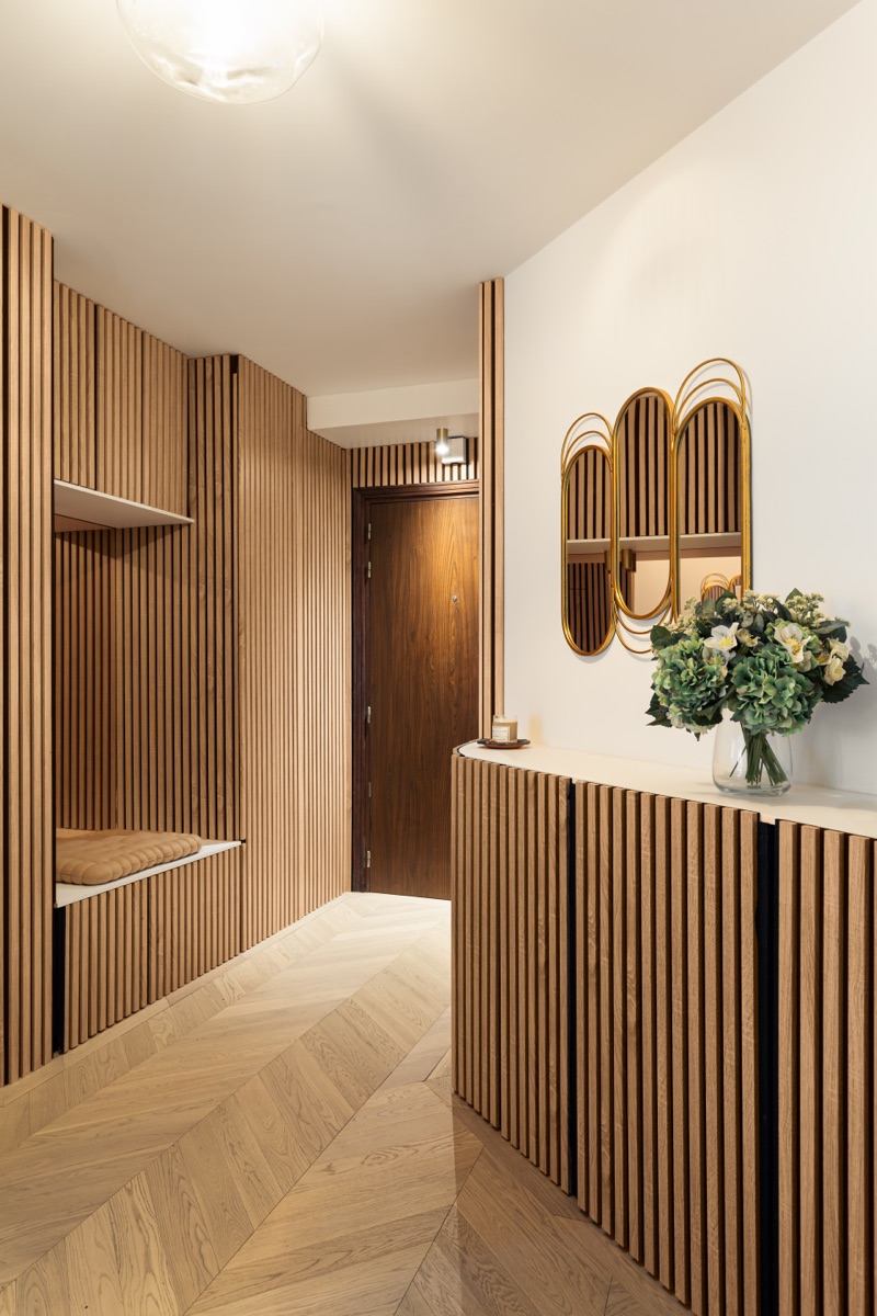 Réalisation Ovrance : entrée d'un appartement parisien rénové pour un particulier